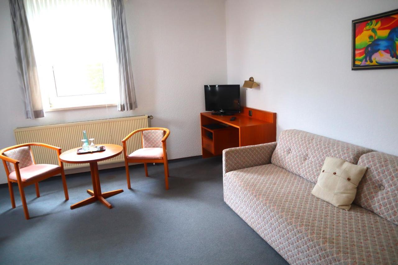 Pension Zur Harburg Hotel Uslar Exterior photo