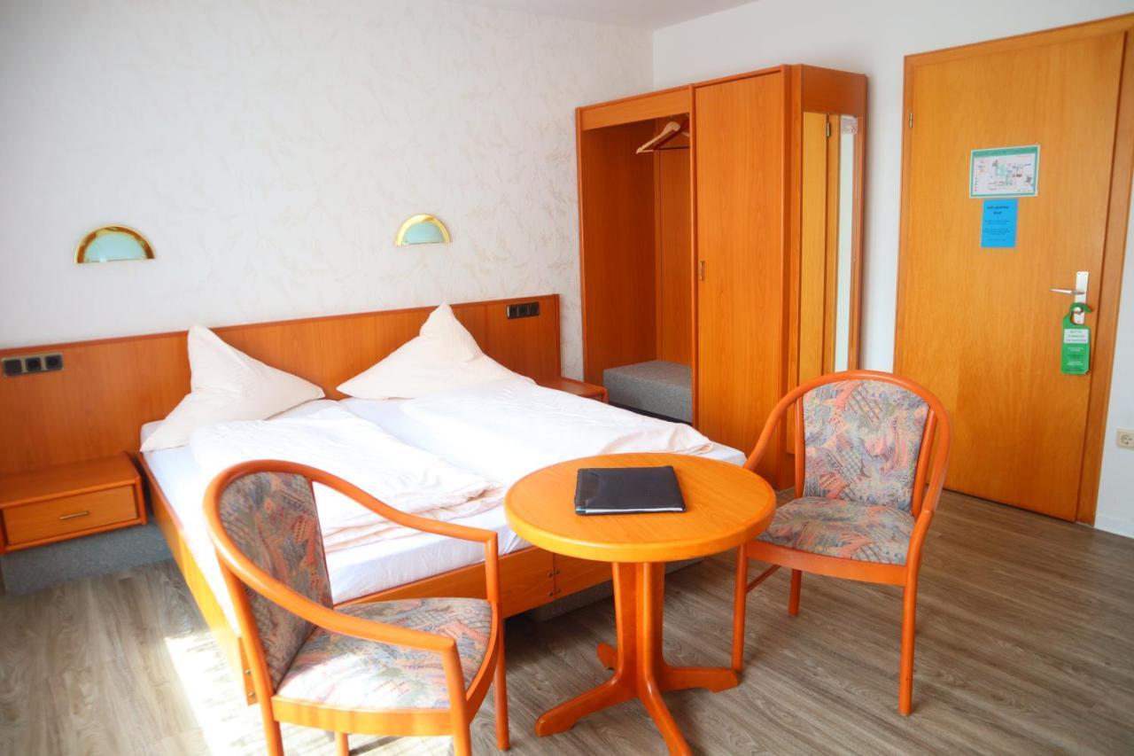 Pension Zur Harburg Hotel Uslar Exterior photo