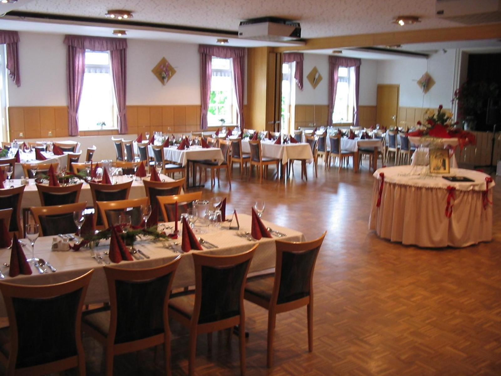 Pension Zur Harburg Hotel Uslar Exterior photo