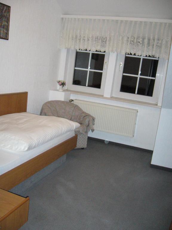 Pension Zur Harburg Hotel Uslar Room photo