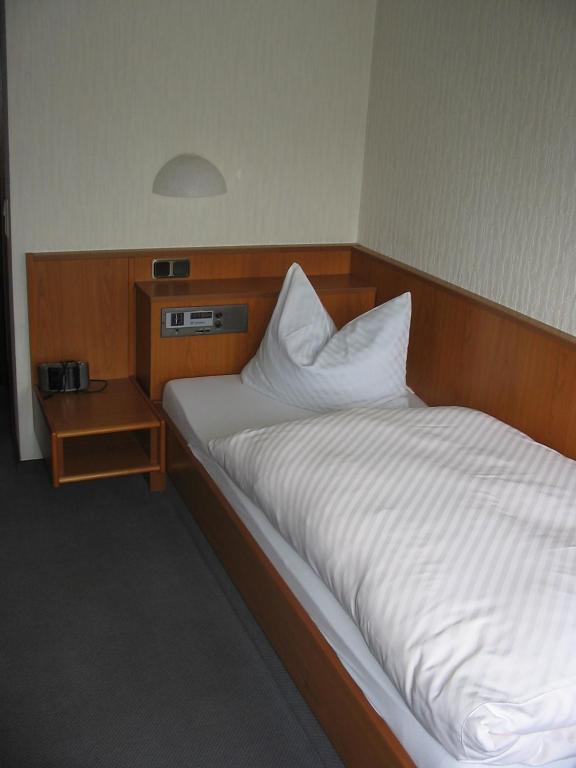 Pension Zur Harburg Hotel Uslar Room photo